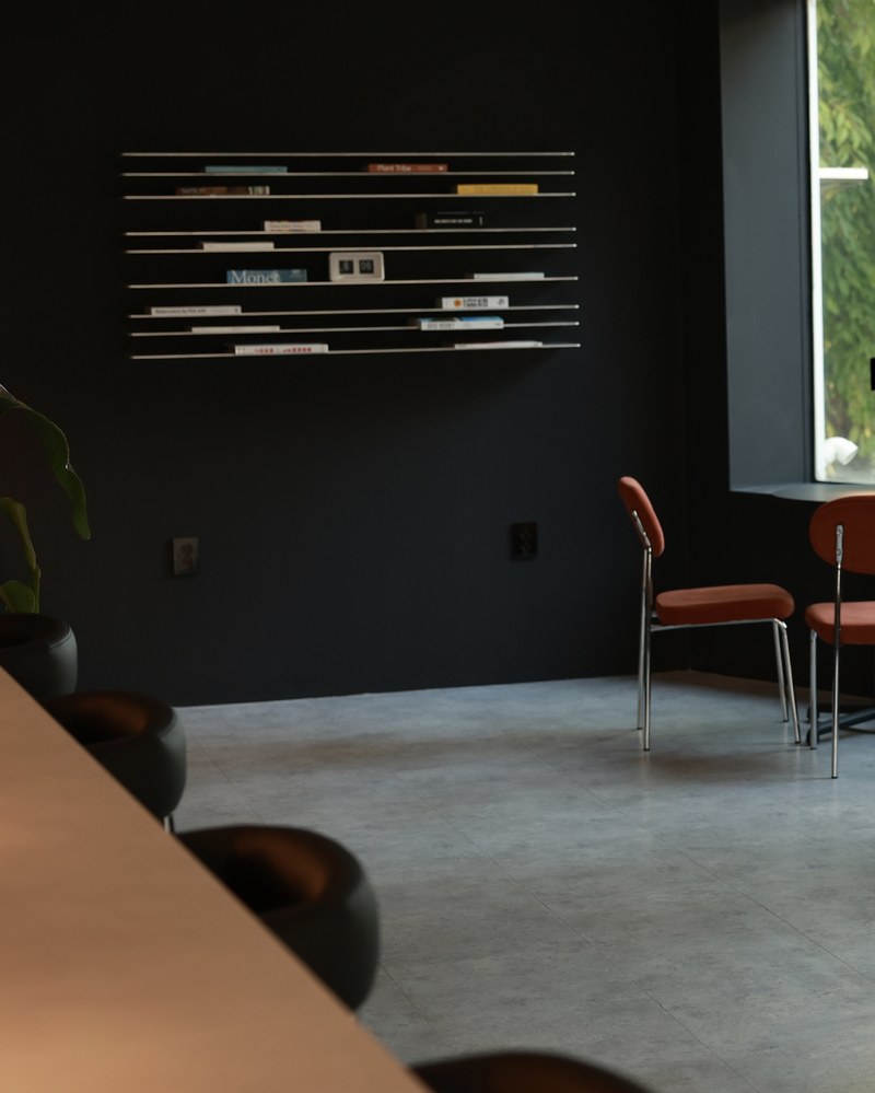 모임 테이블의 조명